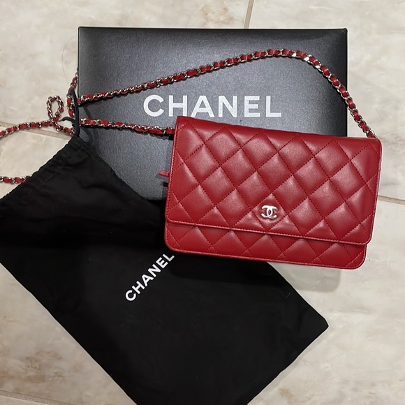 CHANEL Handbags - Chanel Wallet On chain Red